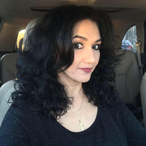 Meet your Posher, Julie - Picture 1 of 1